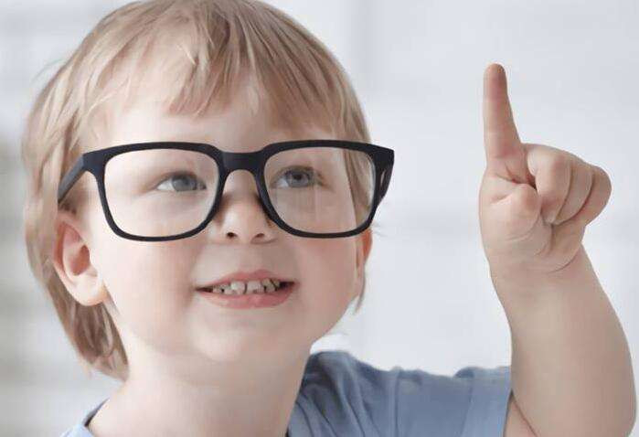 孩子总揉眼睛需要补叶黄素吗,孩子远视经常揉眼睛