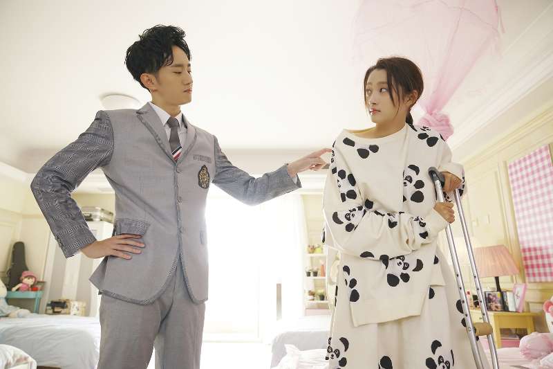 朱晓鹏关晓彤吻戏,关晓彤和朱晓鹏的歌曲