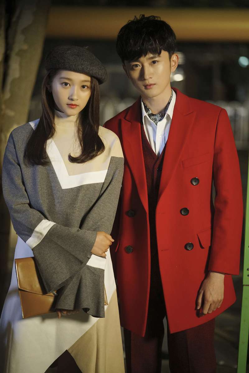 朱晓鹏关晓彤吻戏,关晓彤和朱晓鹏的歌曲