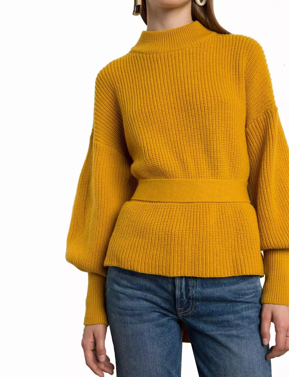 冬天纯色毛衣的高级穿搭,秋冬人手一件的毛衣怎么穿更好看