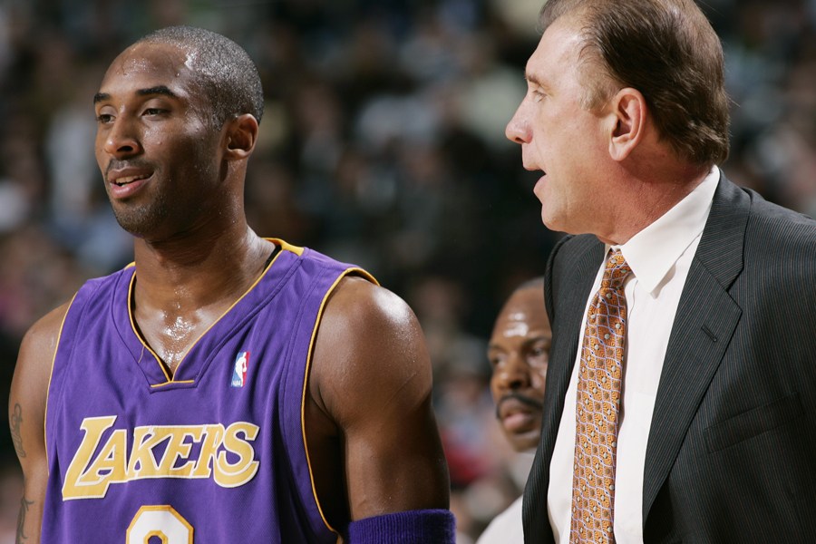 那些年科比单挑詹姆斯,回顾那些年科比的黑肘