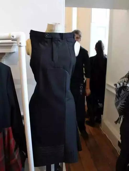 如何把旧牛仔裤变成新的,旧牛仔裤改变上衣