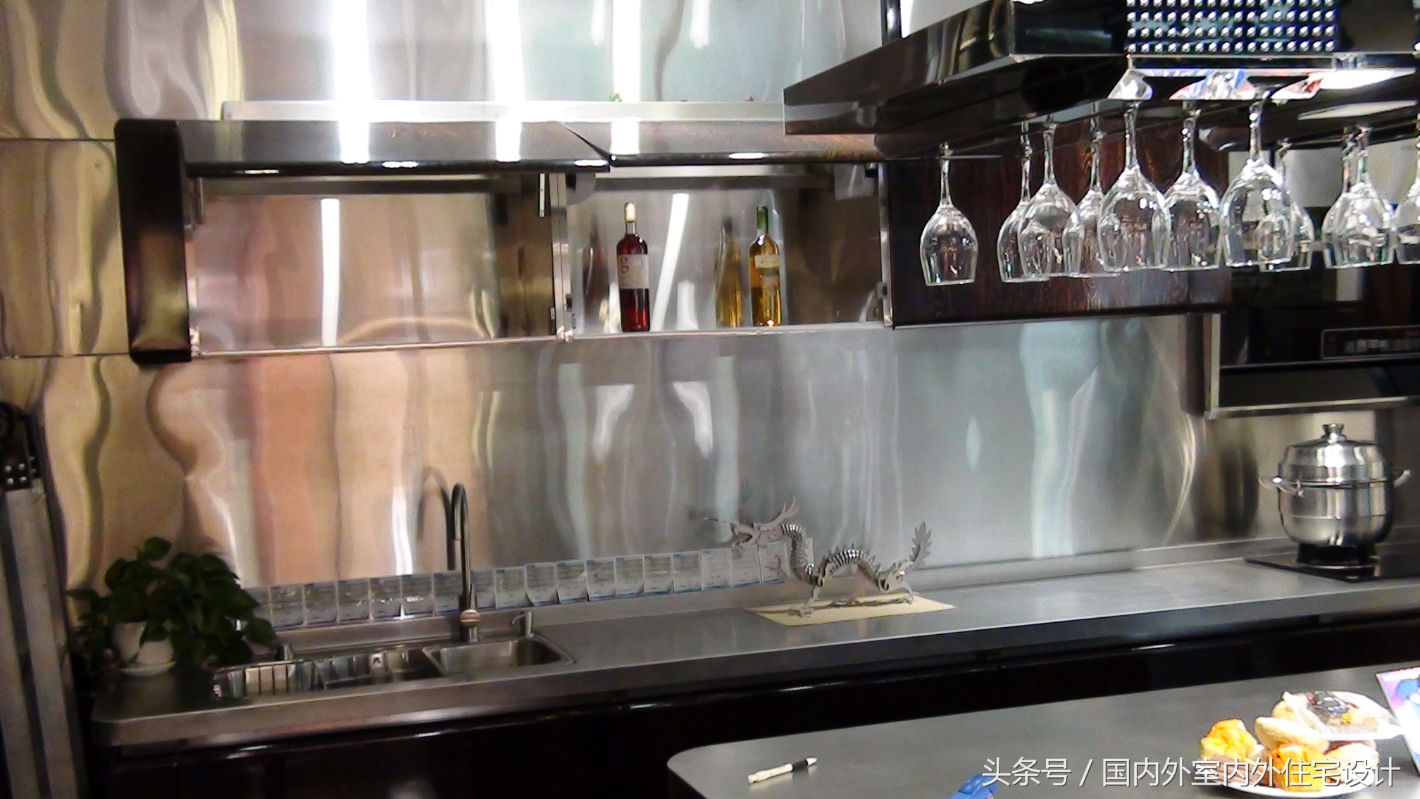 不锈钢家具优缺点一览,现在都流行不锈钢家具吗