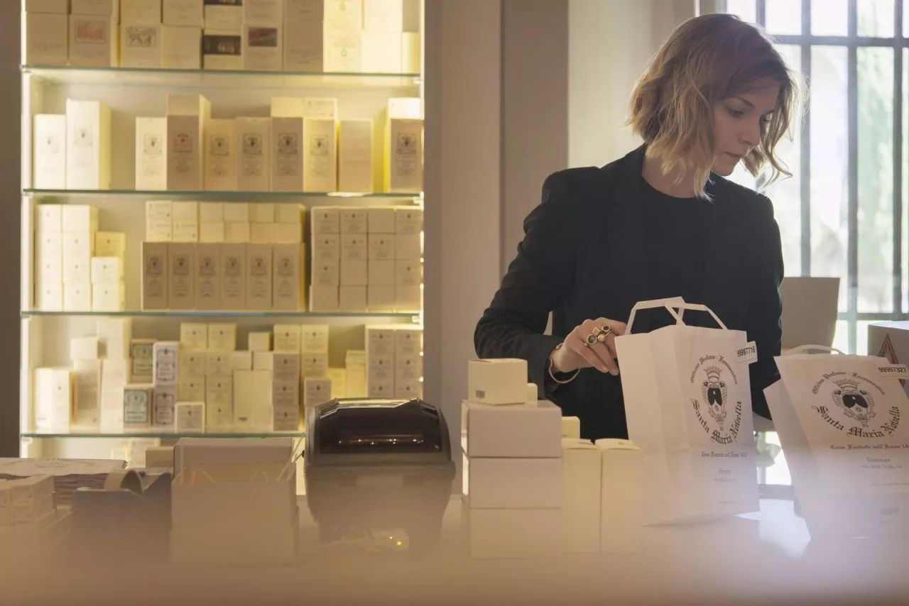 好痒啊！我除了能给你一个痒痒挠，还能给你一瓶身体乳！