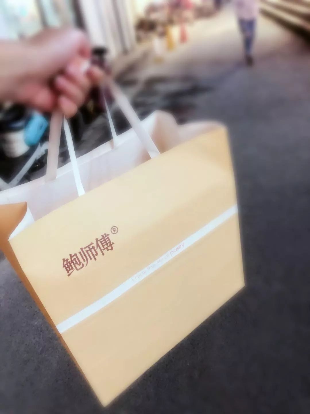 鲍师傅网红店排队,鲍师傅在南京排队