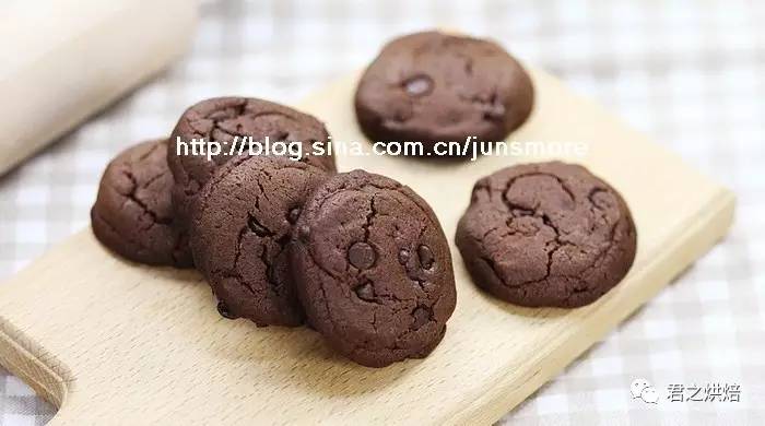 巧克力曲奇超松软,黄油130克做巧克力曲奇饼干