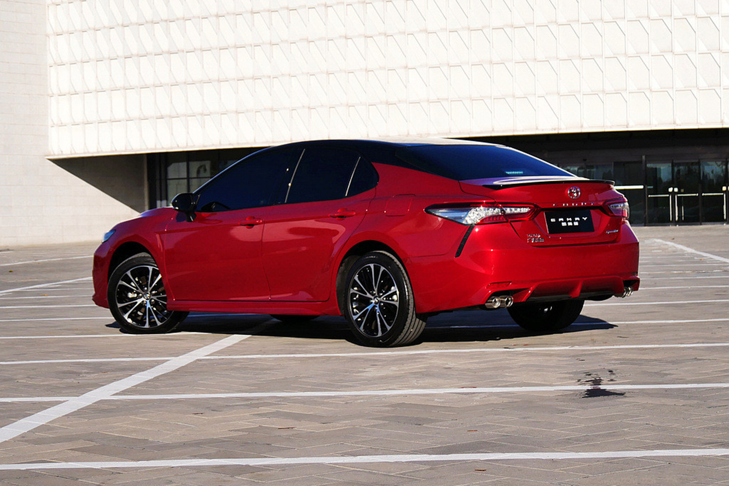 凯美瑞阿特兹雅阁三辆车哪个更好,凯美瑞雅阁迈腾天籁阿特兹怎么选