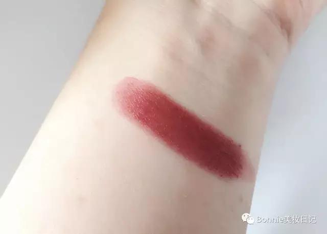 为什么我们种草的口红好看,为了口红铺了10层粉