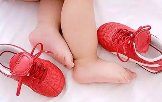 宝宝的鞋子怎么处理,这几种鞋子千万不要给宝宝穿