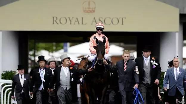 漫话英伦：上流精英赛马会醉酒打闹人下流|不二