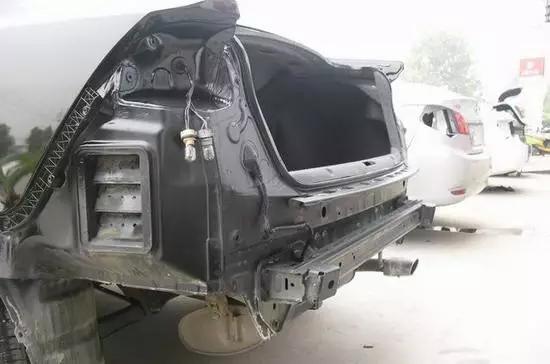 开车突然闻到汽油味,开车时闻到一股焦糊味怎么回事