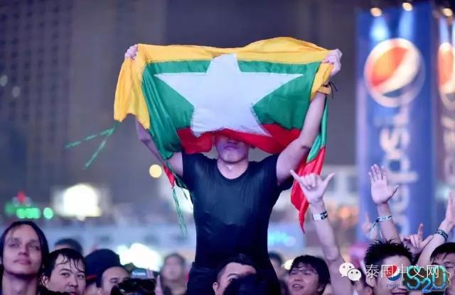 泰国泼水节中国游客,万人空巷的泰国泼水节