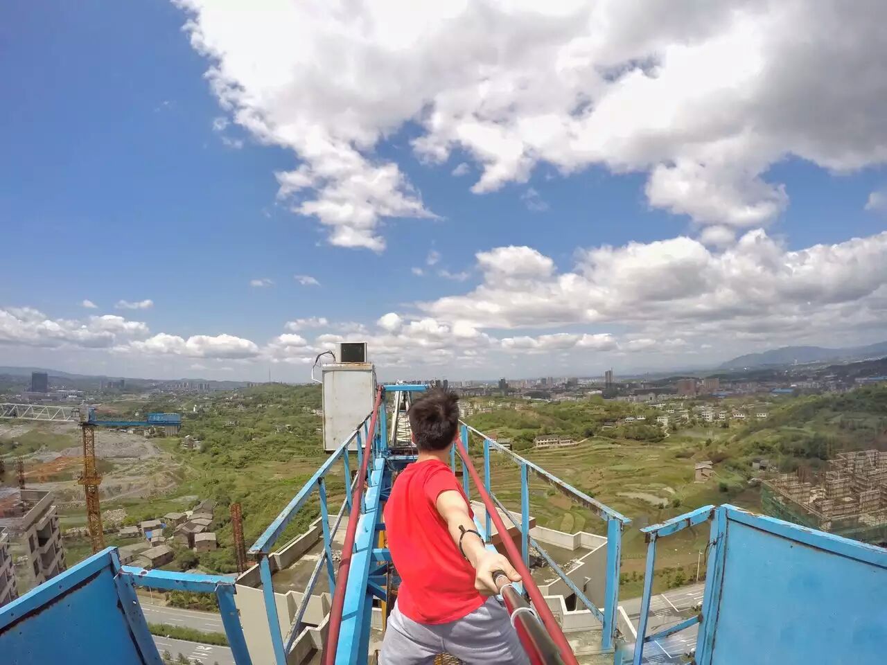 你装逼段位还停留在晒美食美颜锥子脸？看这邵阳满哥是咋玩的！