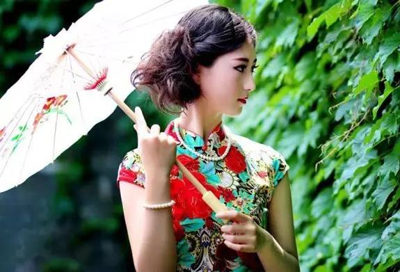 空姐旗袍亮相,虹桥机场空姐旗袍快闪