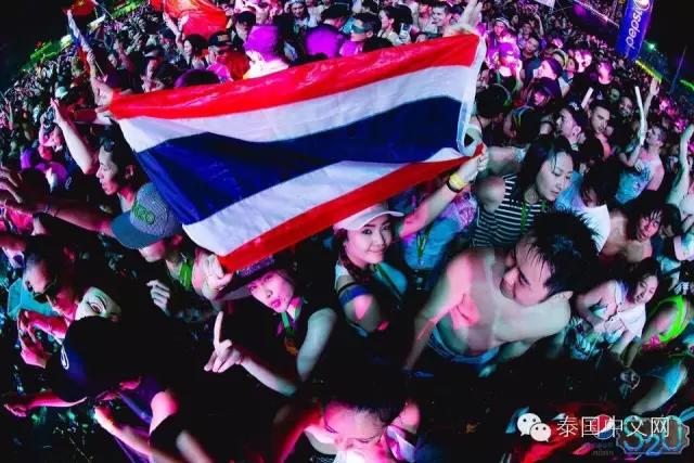 泰国泼水节中国游客,万人空巷的泰国泼水节