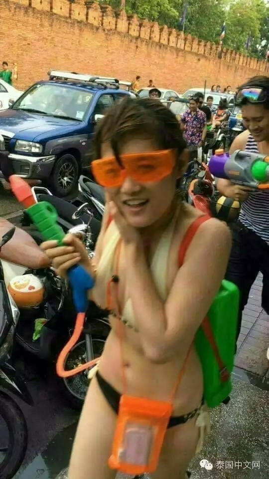 今年泼水节几个奇葩视频,泼水节变味解决措施