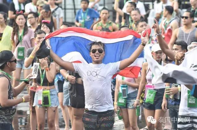 泰国泼水节中国游客,万人空巷的泰国泼水节