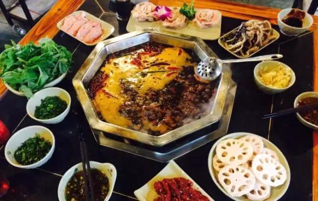 最近最火的重庆火锅,超霸气的火锅