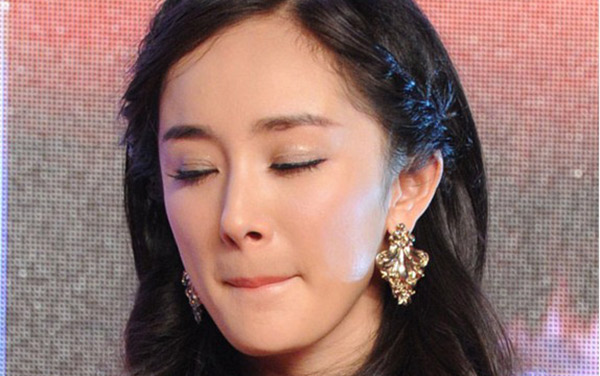 哭的时候会变双眼皮,哭多了眼睛会变双眼皮吗