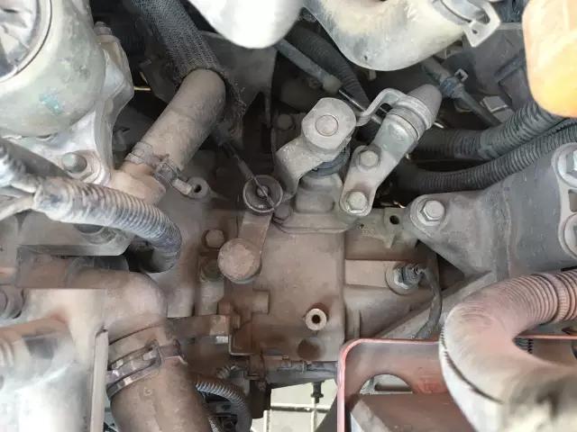 惊悚！租车旅行，竟然租到事故车，居然连机舱、底盘都撞过！