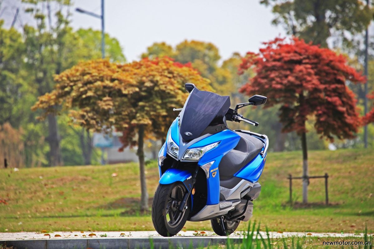 光阳赛艇300测评,牛摩测评赛科龙