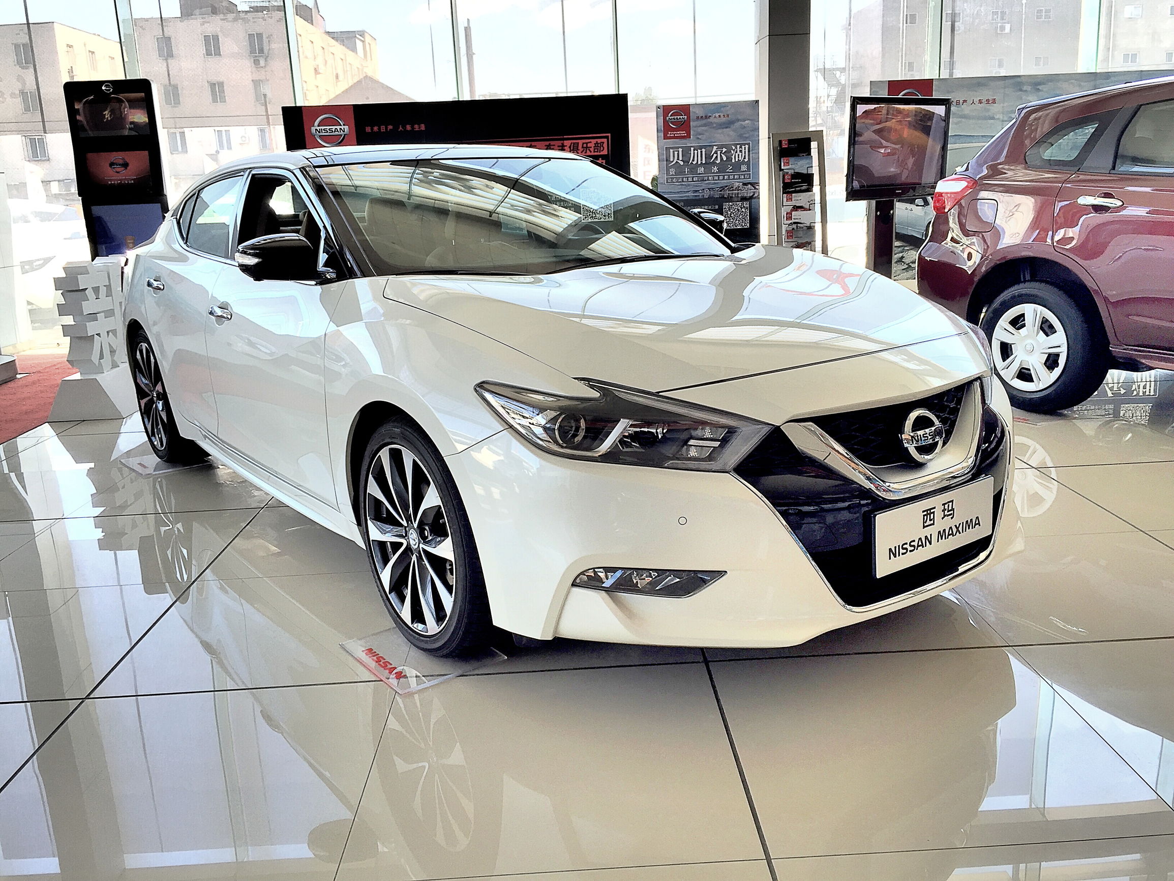 东风日产探陆实车到店,东风日产西玛6座