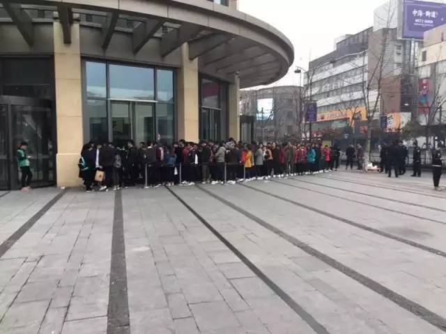 火遍青田乃至全国的国民街鞋NMD，我可以退吗？买完一脸懵逼.....