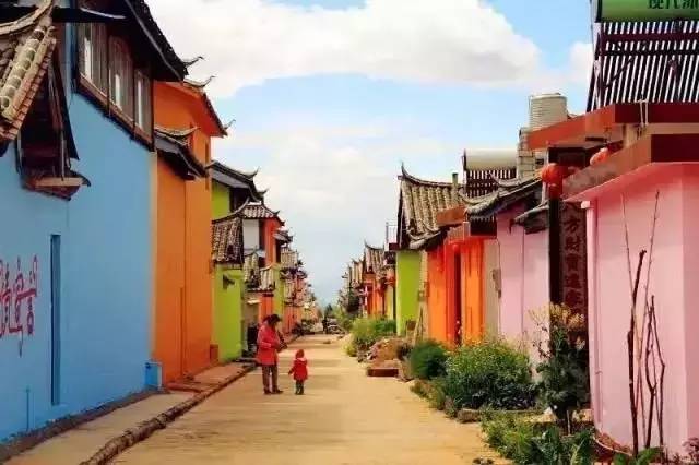 丽江惊现国内第一个彩色村!美的太不像话,像童话!