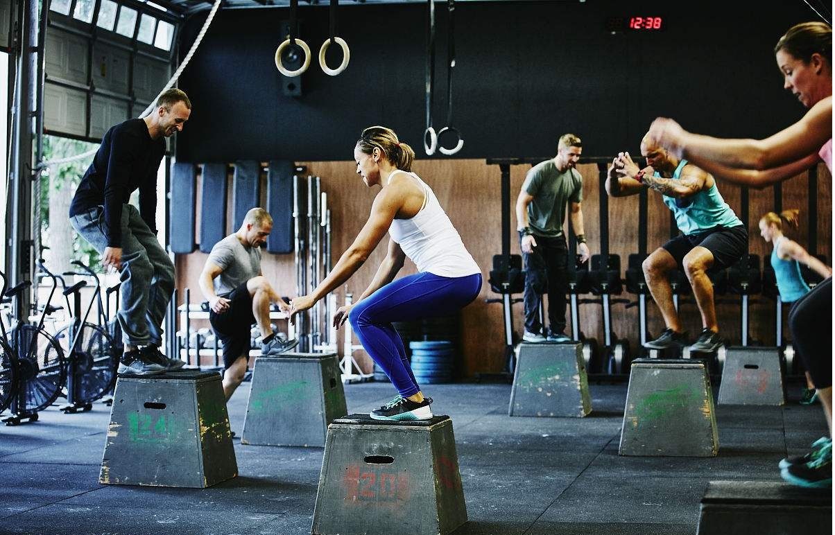 安德玛的东西为什么贵,安德玛为什么卖得比耐克贵