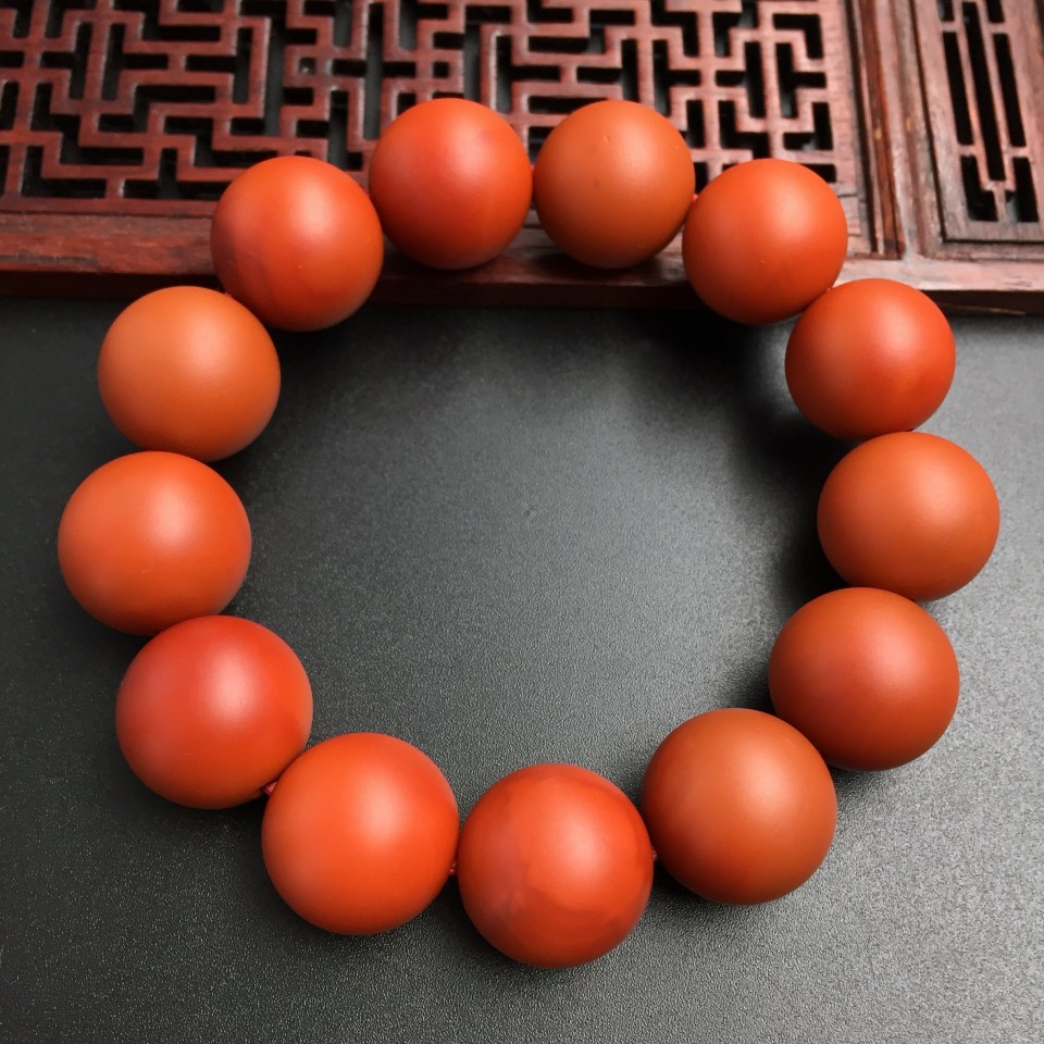 什么人适合戴南红及禁忌,女人戴南红玛瑙好处和禁忌