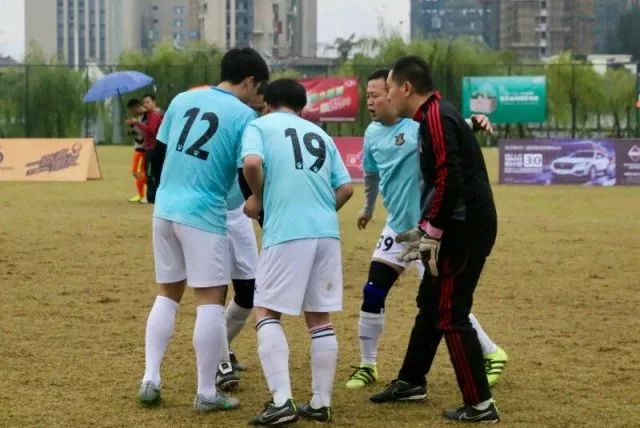 震撼！福州公安绿茵争霸！原来足球还能这么玩