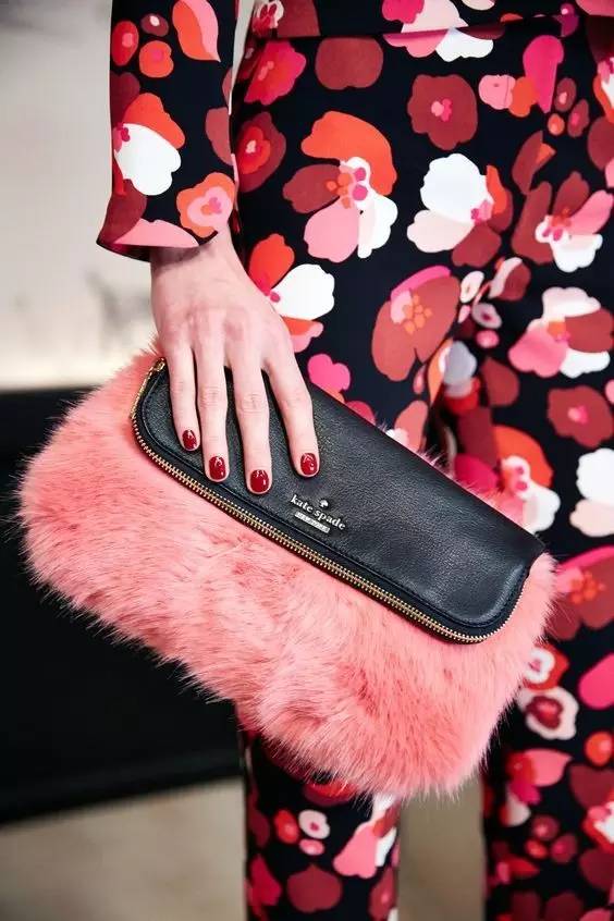 冬天的包包没点毛还能叫时髦?