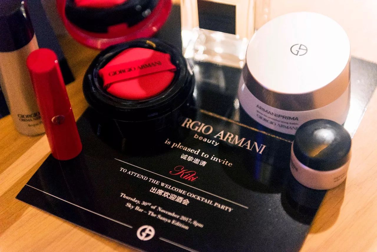 十二月属于“阿玛尼之红”