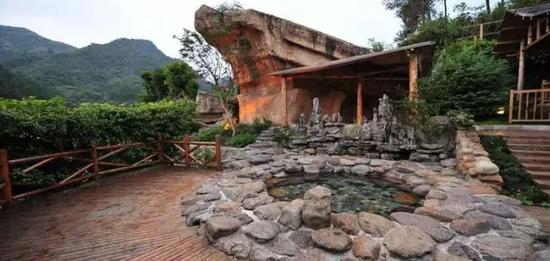 冬日里的温泉最暖心,冷天最适合泡温泉有益身体健康