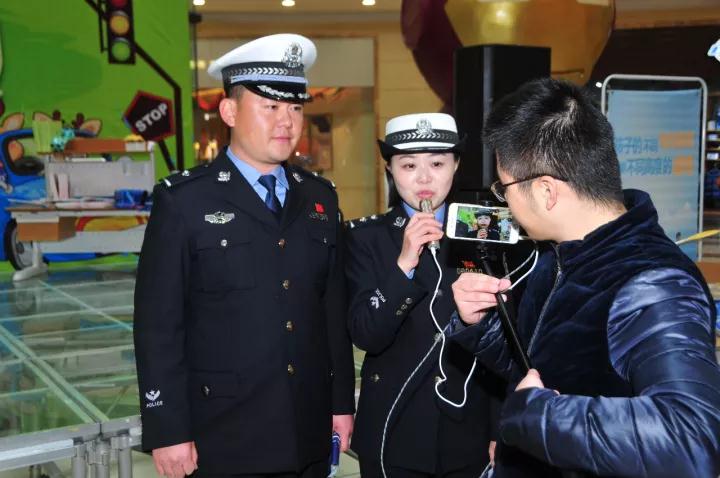 122全国文明交通安全日启动仪式,122全国交通安全日交警来到校园