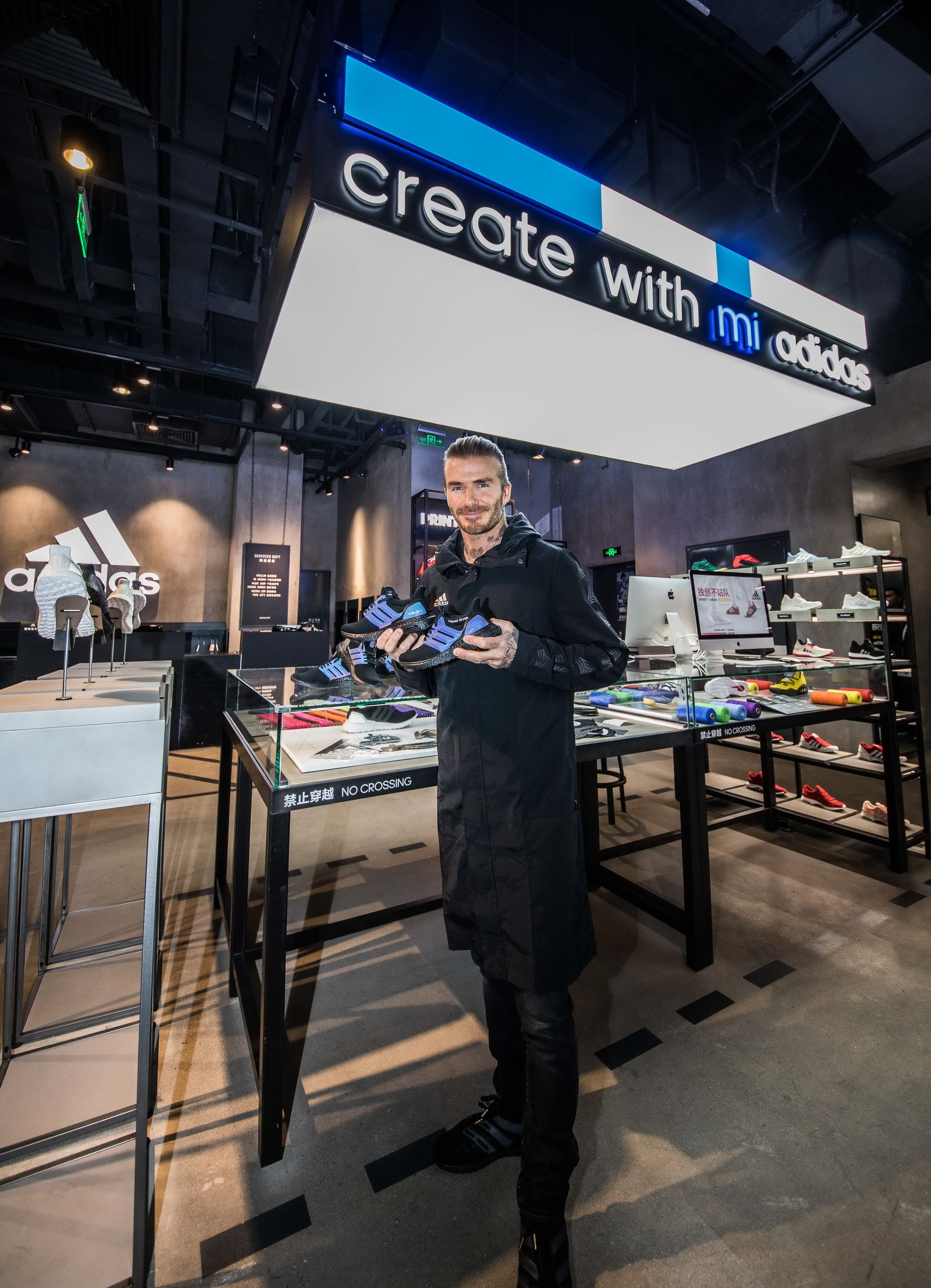 贝克汉姆香港出席活动,贝克汉姆阿迪达斯穿搭