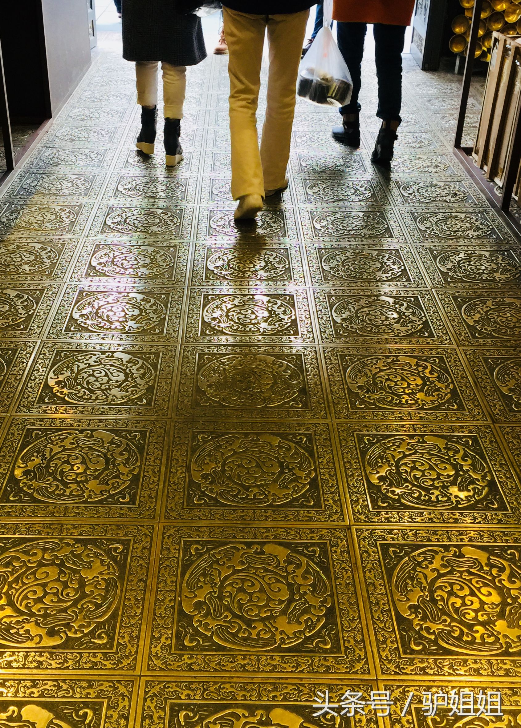 世界上纯金打造的别墅,黄铜做的房子