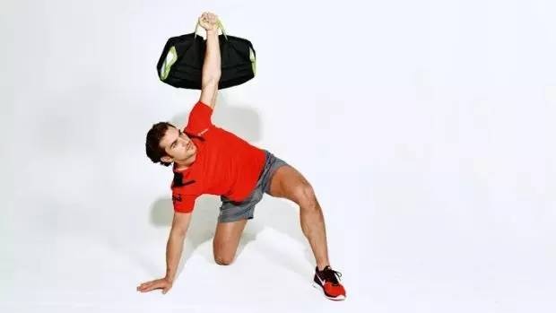 初步健身买什么器材,男士如何选择健身器材