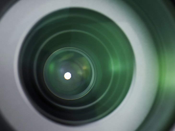 索尼fe24-105mmf4配哪款相机,小巧索尼微单像素高