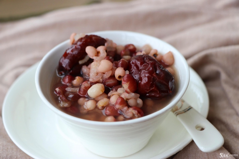 湿气重红豆汤,薏仁红豆排湿汤