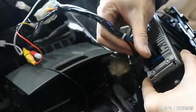 汽车怎么自己装ipad,旧的ipad如何改车载