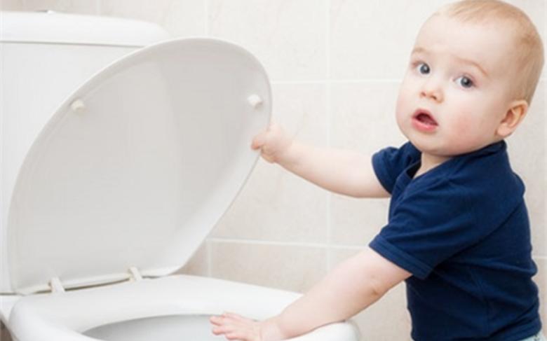宝宝经常憋尿尿裤子正常吗,宝宝总是憋屎憋尿怎么回事