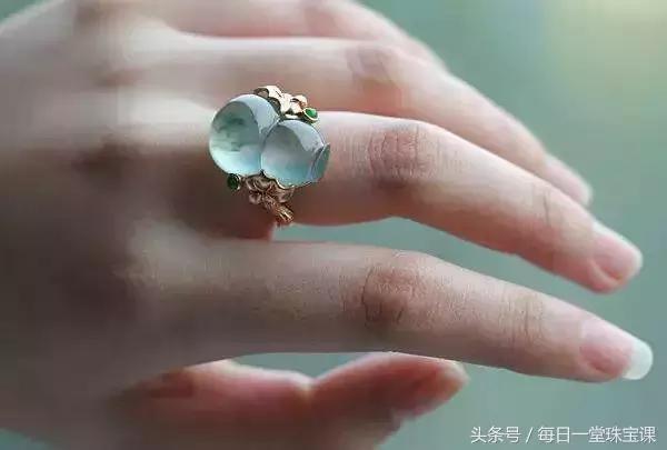 翡翠洗澡可以戴吗,翡翠怕水吗可以戴着洗澡吗