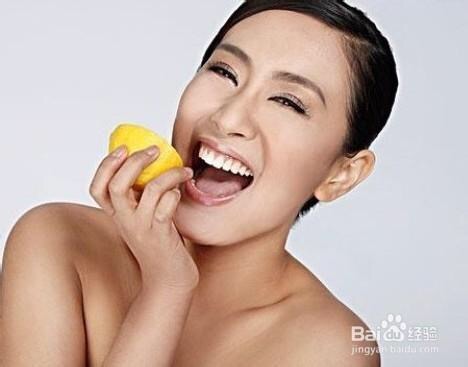 牙齿楔状缺损补牙过程,牙齿和牙龈连接处缺损