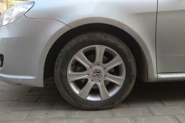 大众朗逸2011款1.6l自动品雅版黑色,2011款大众朗逸1.6手动品悠版