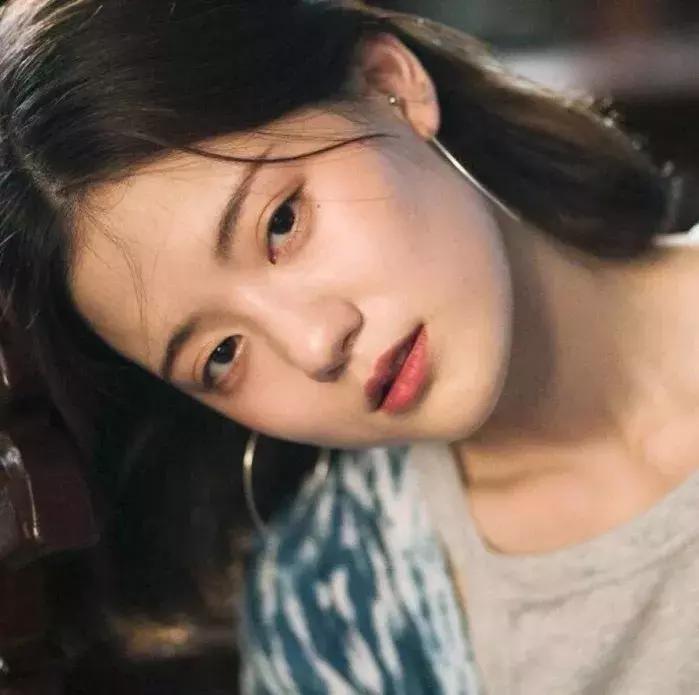 圆脸妹短发显瘦发型设计,圆脸适合什么发型减龄又显瘦