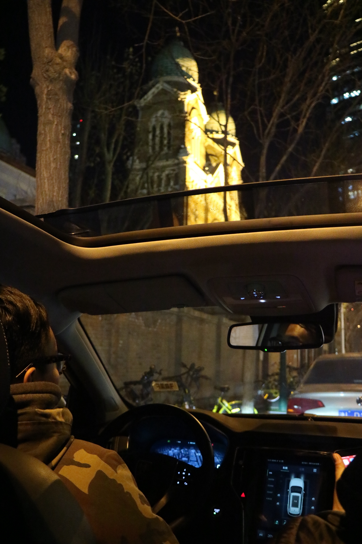 盘点雪天路滑摔倒爆笑场面,自驾游雪地上遇到突发事件