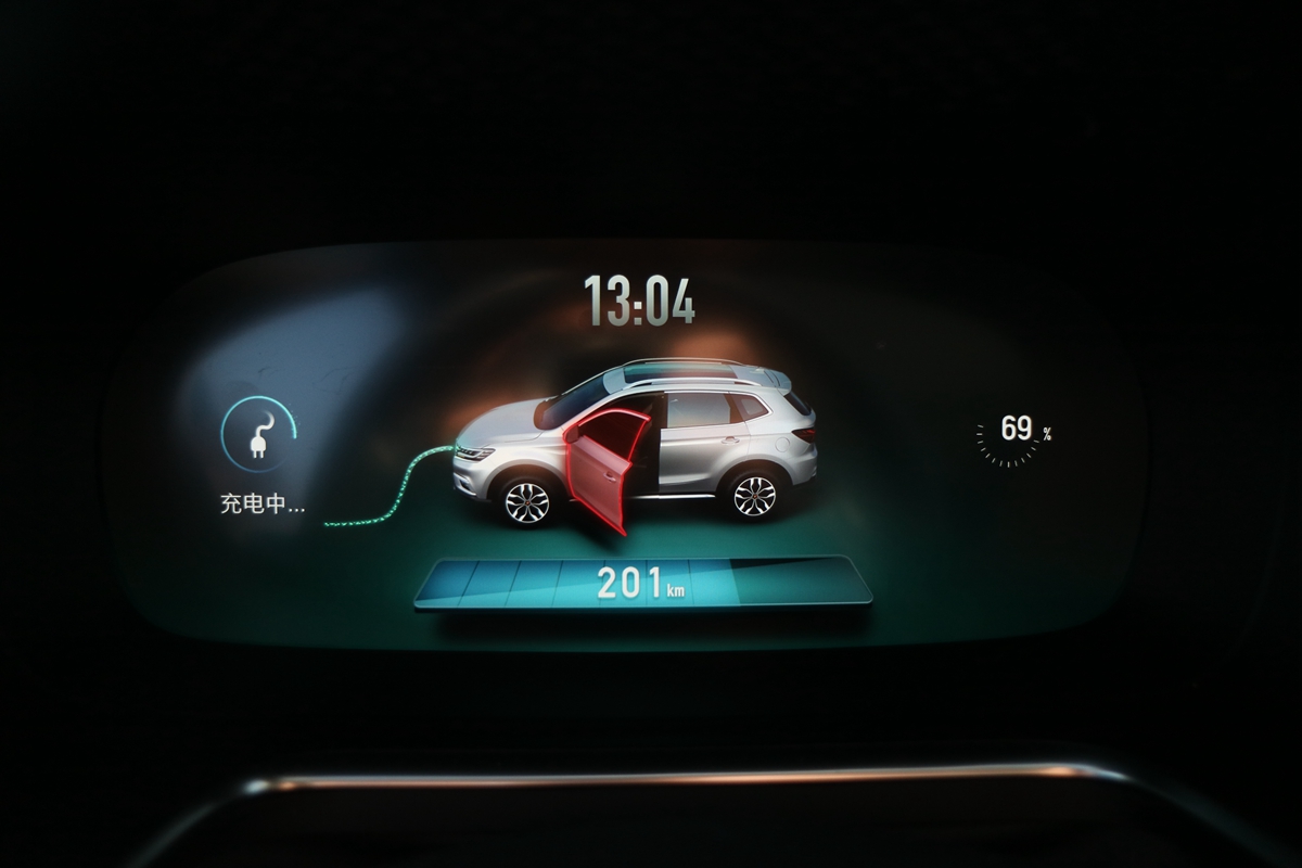 盘点雪天路滑摔倒爆笑场面,自驾游雪地上遇到突发事件