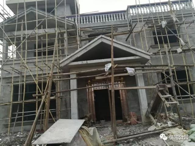 为父母在老家盖房花45万,为父亲放弃80万年薪回农村