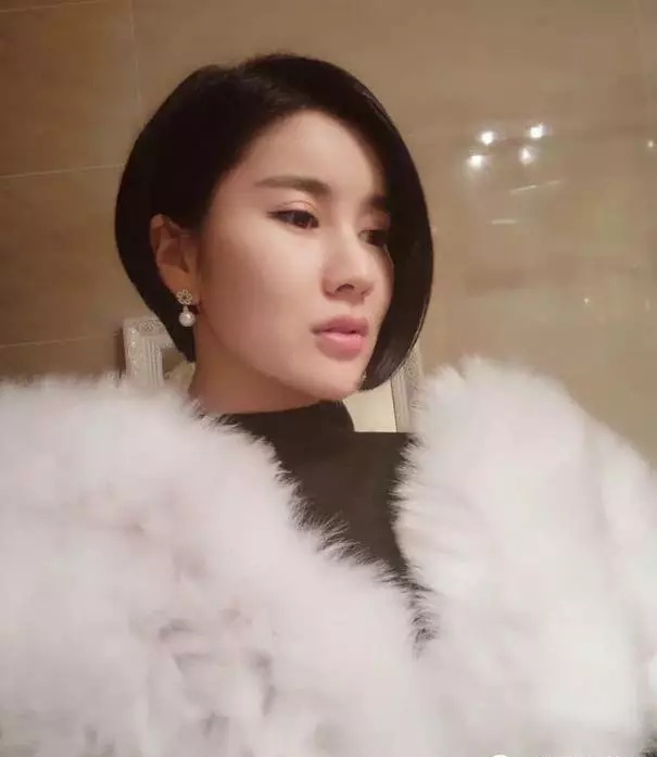 沙宣波波头适合40到50岁的人图片,沙宣波波头发型中发